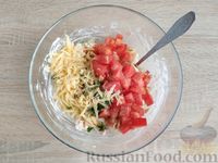 Салат с крабовыми палочками, макаронами и помидором