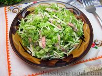 Капустный салат с сосисками и зеленью