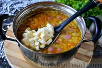Гороховый суп с охотничьими колбасками и плавленым сыром