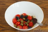 Салат из "расплющенных" помидоров черри, маслин и оливок