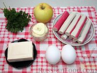 Слоёный салат с крабовыми палочками, плавленым сыром и яблоком