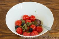 Салат из "расплющенных" помидоров черри, маслин и оливок