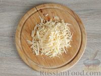 Салат с кукурузой, сыром и черносливом